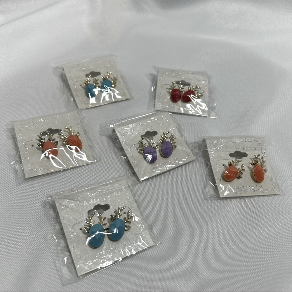 NWT One Pair of Buck Earrings Deer Gold Blue Orange Red Purple Jewelry Hunting